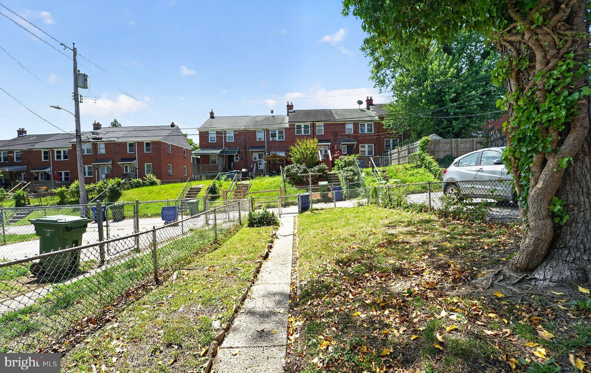 CHINQUAPIN PARK - Residential