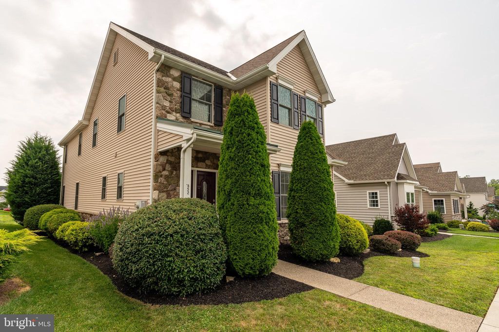 Photo of 652 RICHMOND DR, LANCASTER, PA 17601 (MLS # PALA2038670)