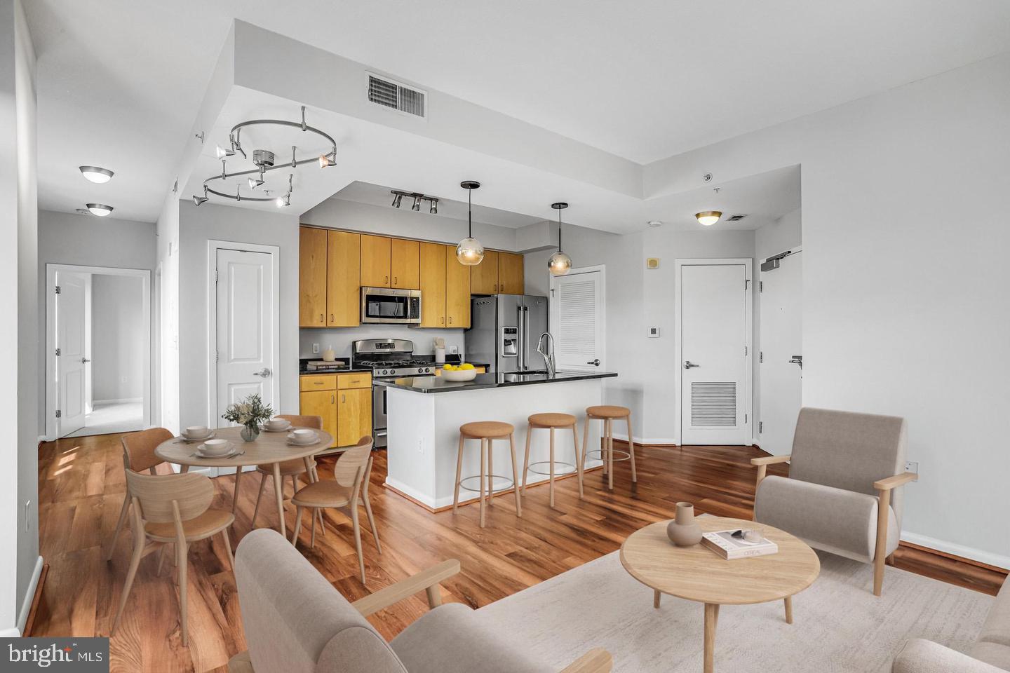 1001 L STREET NW 811