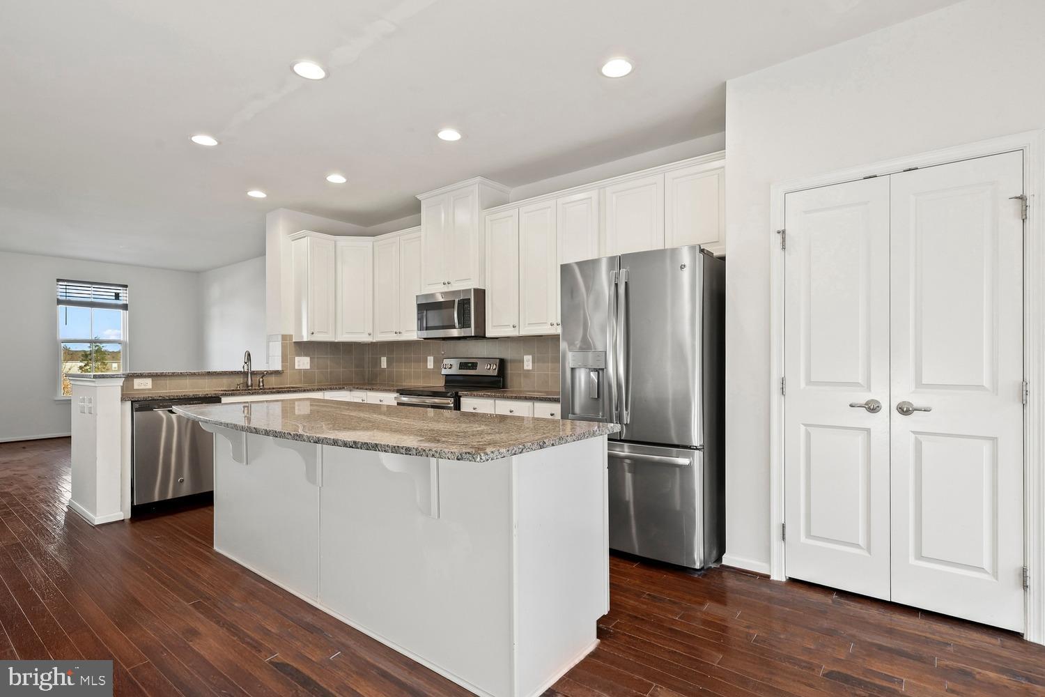 BRADLEY SQUARE - Residential