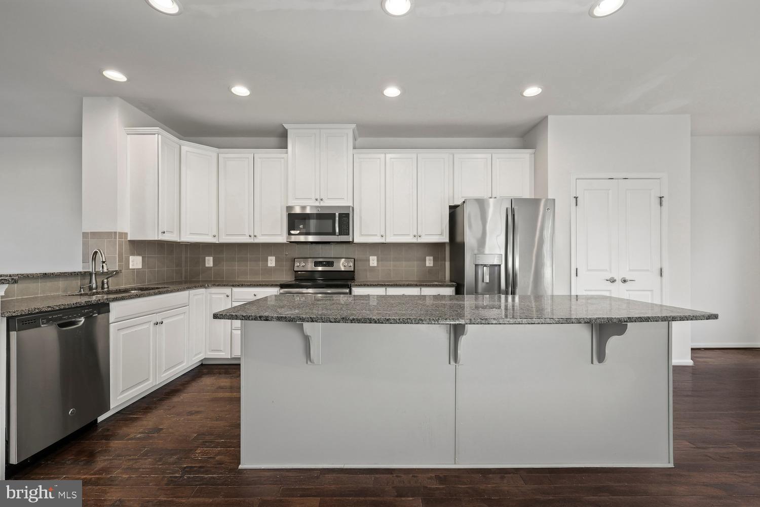 BRADLEY SQUARE - Residential