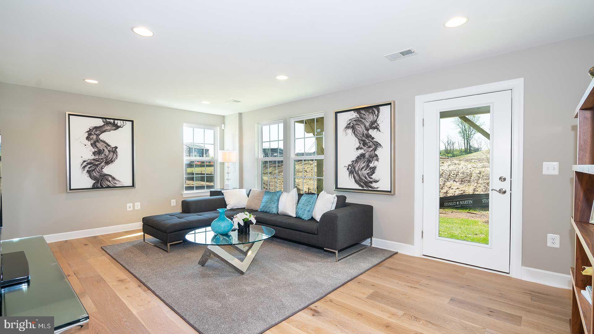 PRESIDENTS POINTE - Residential