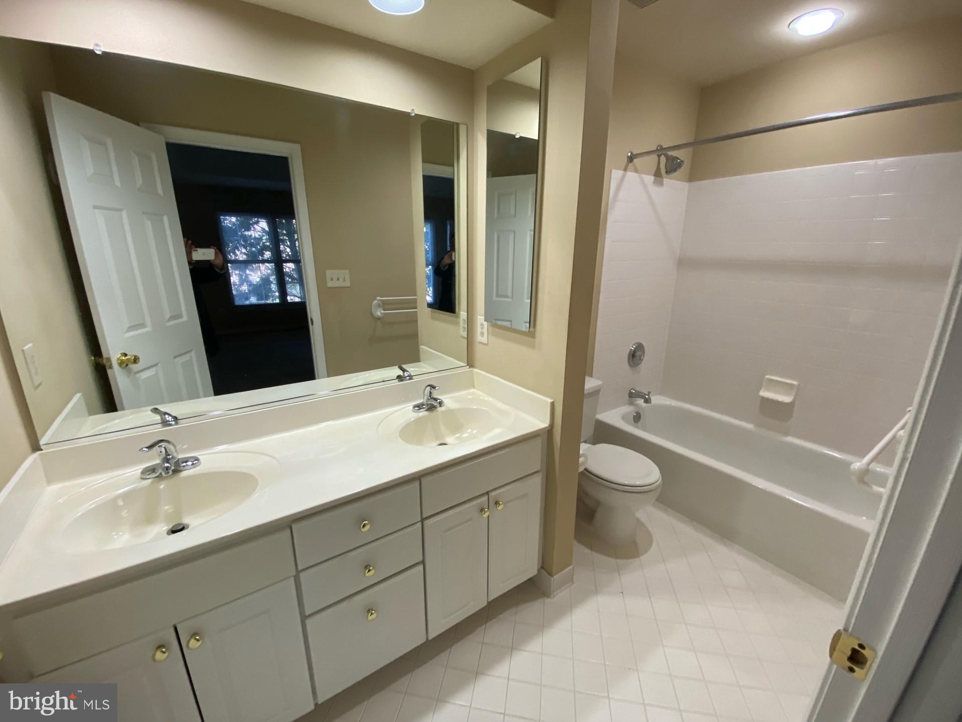 BROOKE MANOR FARMS - Residential Lease