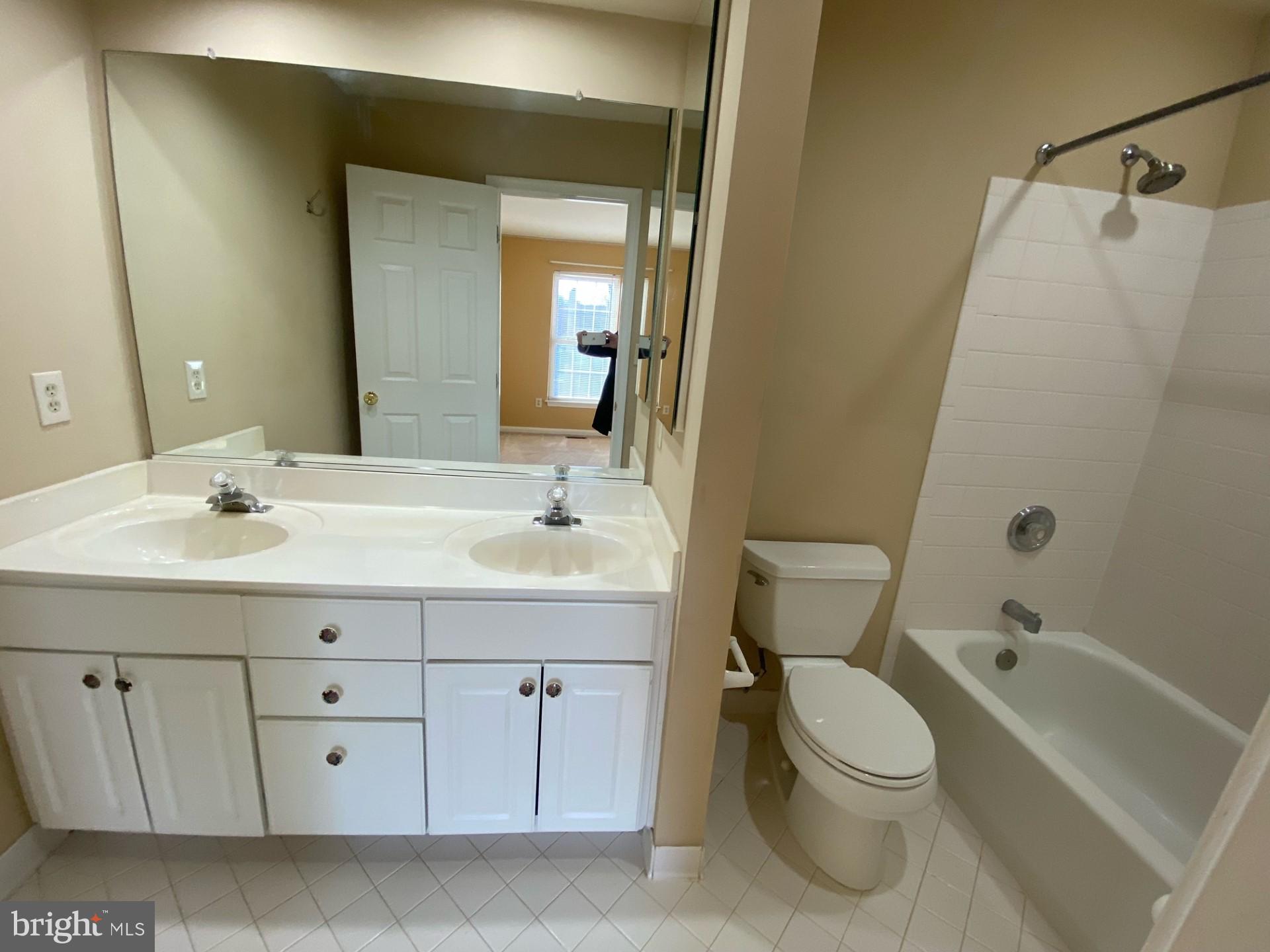 BROOKE MANOR FARMS - Residential Lease