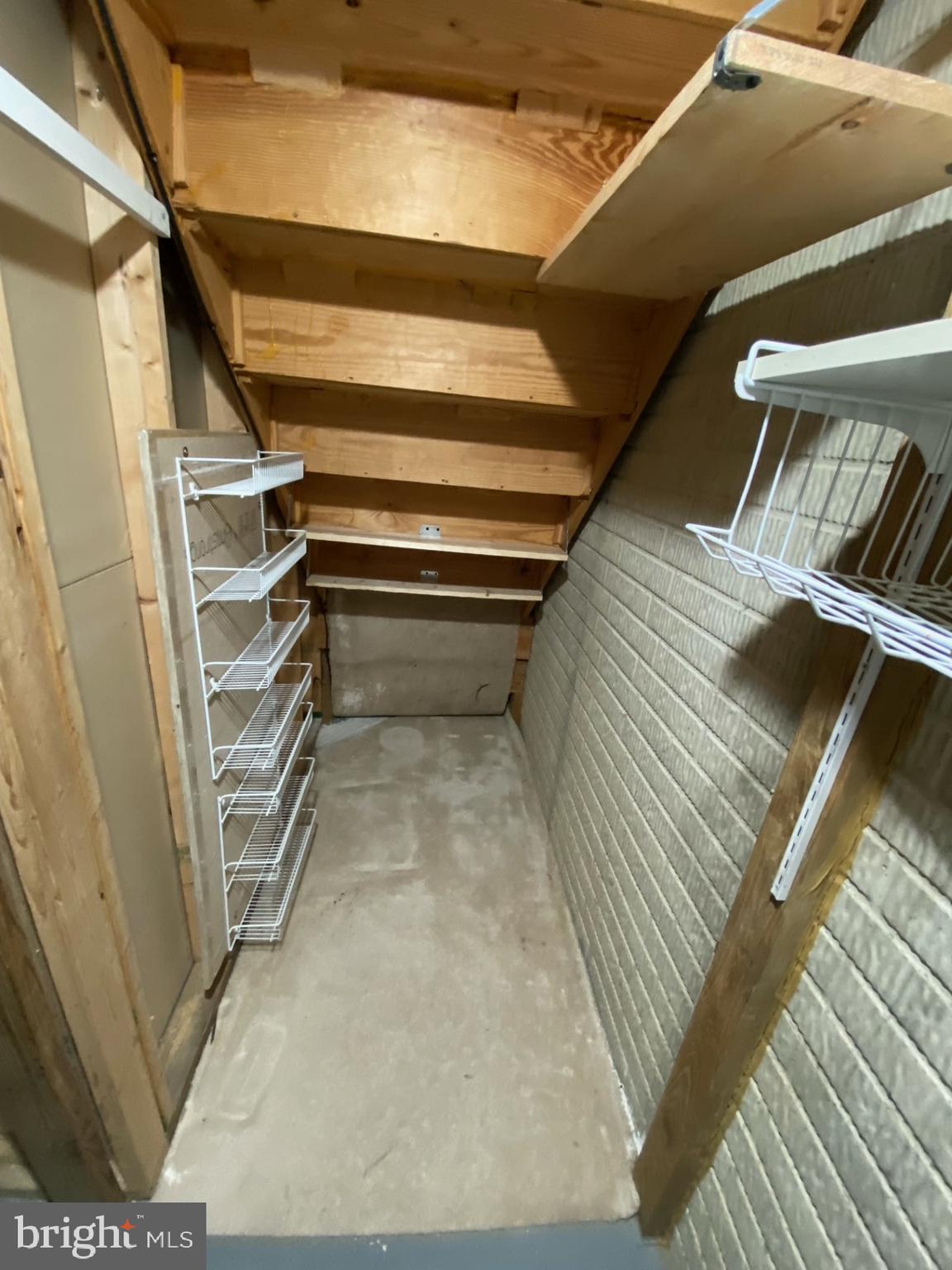 BROOKE MANOR FARMS - Residential Lease