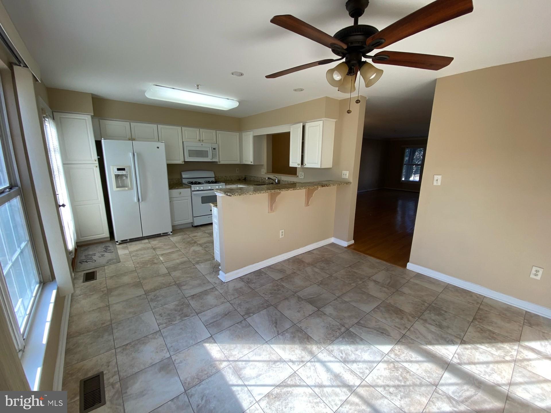 BROOKE MANOR FARMS - Residential Lease