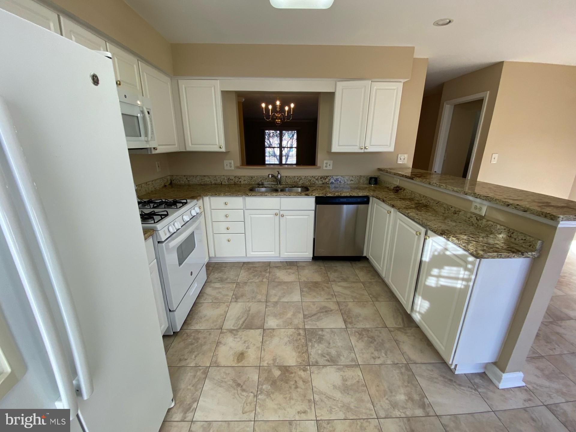 BROOKE MANOR FARMS - Residential Lease