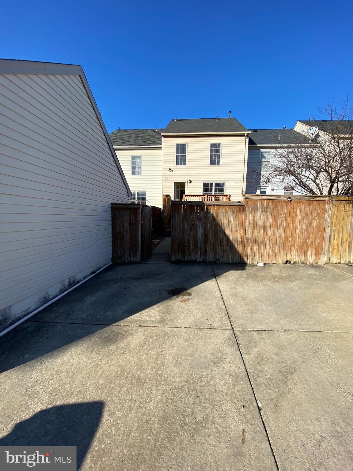 BROOKE MANOR FARMS - Residential Lease