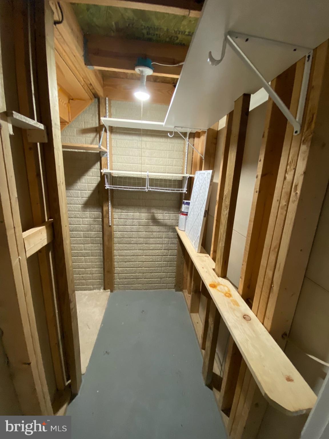 BROOKE MANOR FARMS - Residential Lease