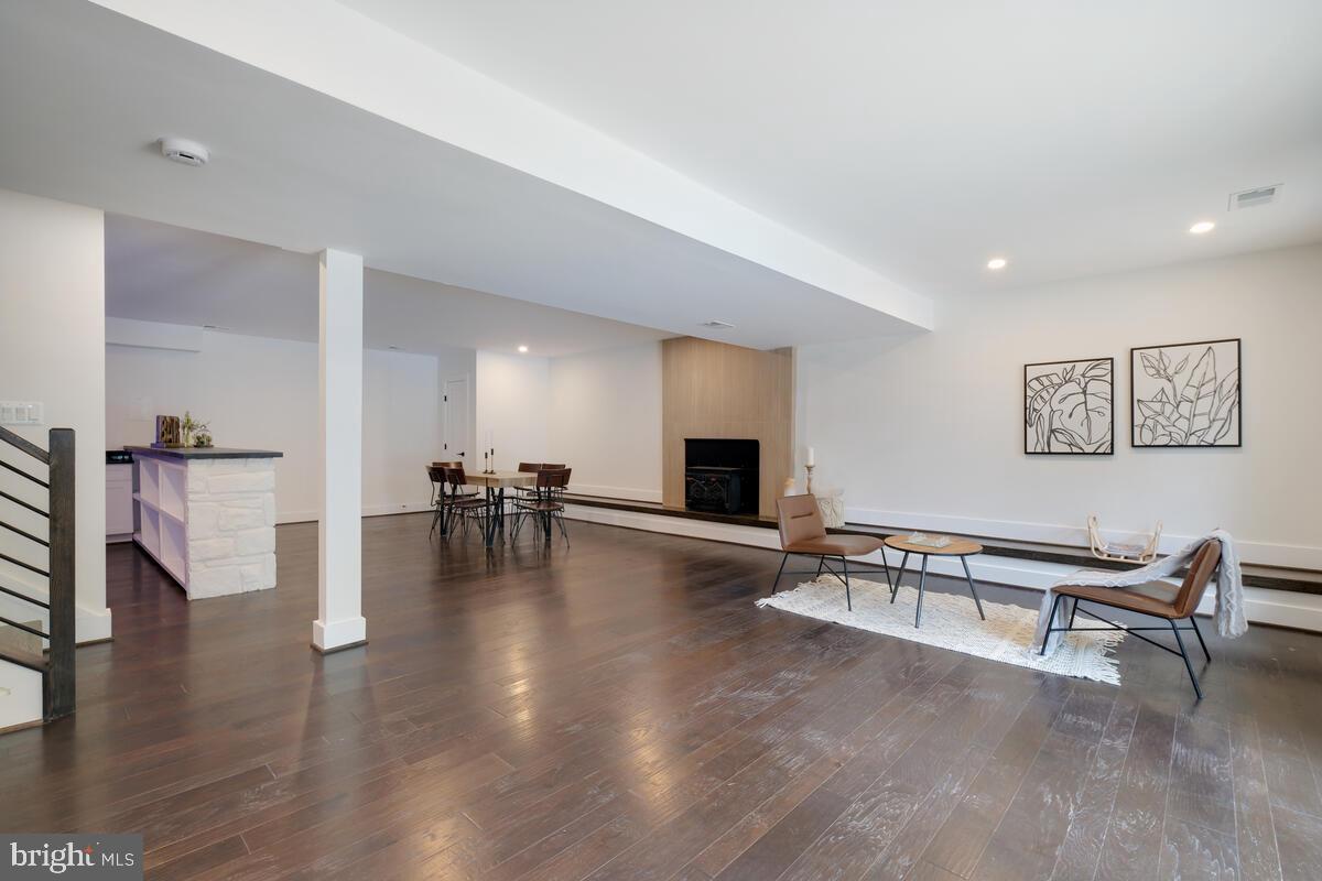 POTOMAC VILLAGE - Residential