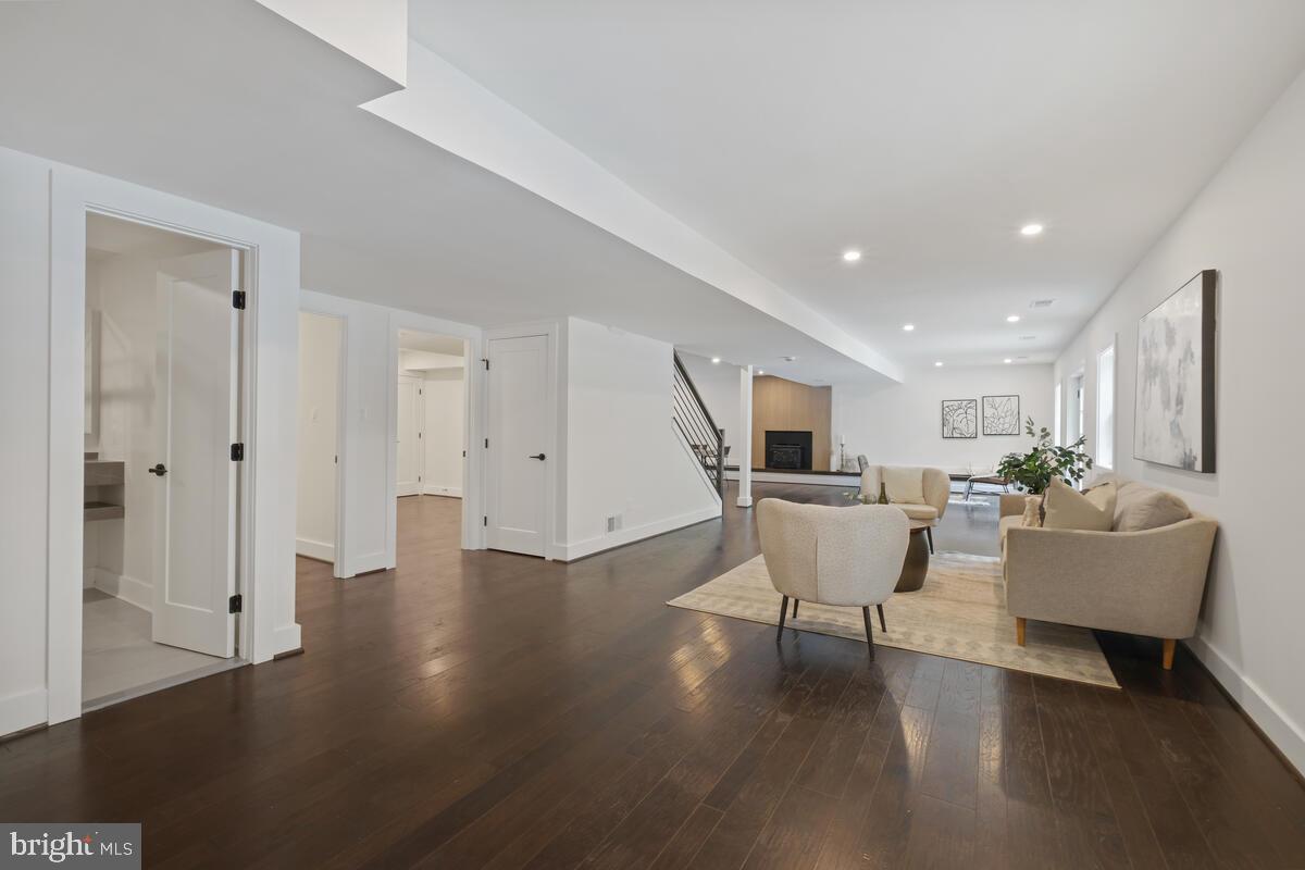 POTOMAC VILLAGE - Residential