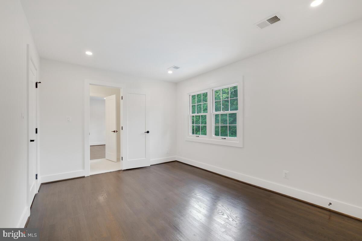 POTOMAC VILLAGE - Residential