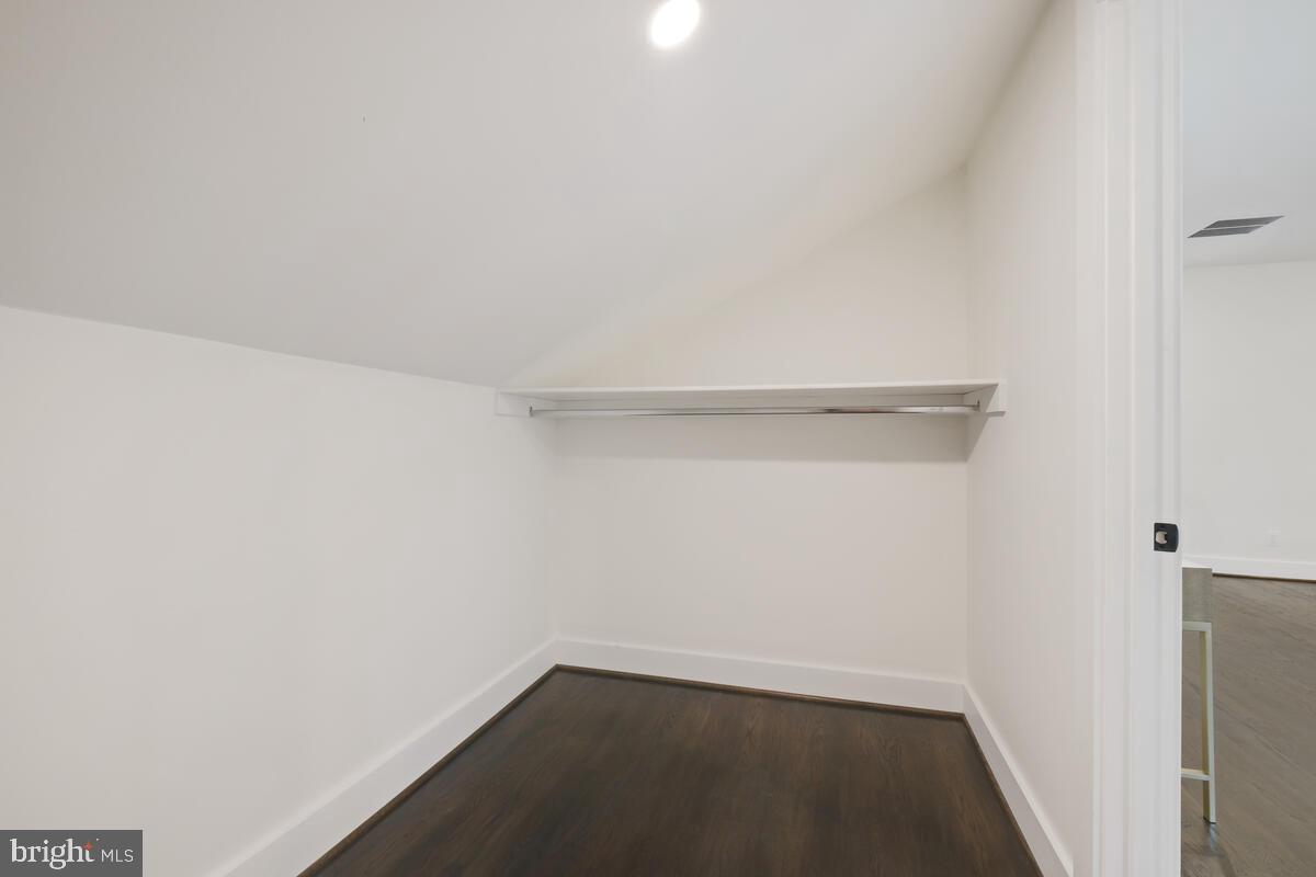 POTOMAC VILLAGE - Residential