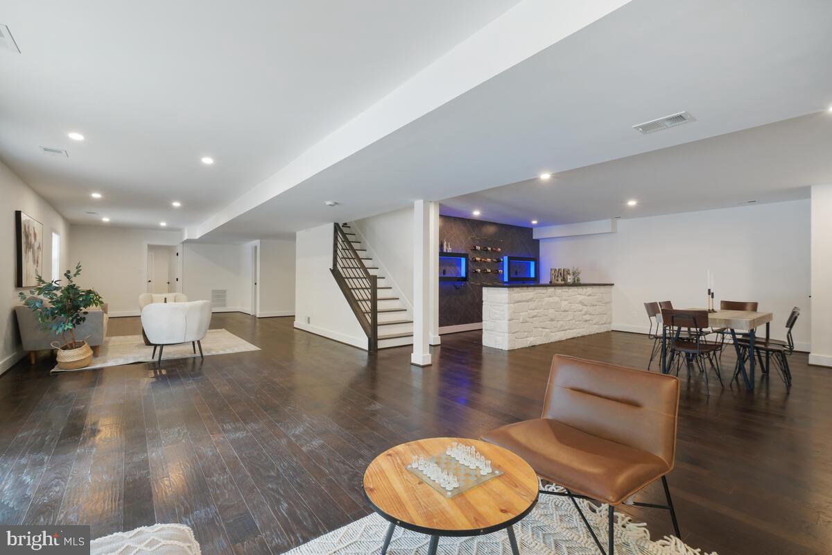 POTOMAC VILLAGE - Residential