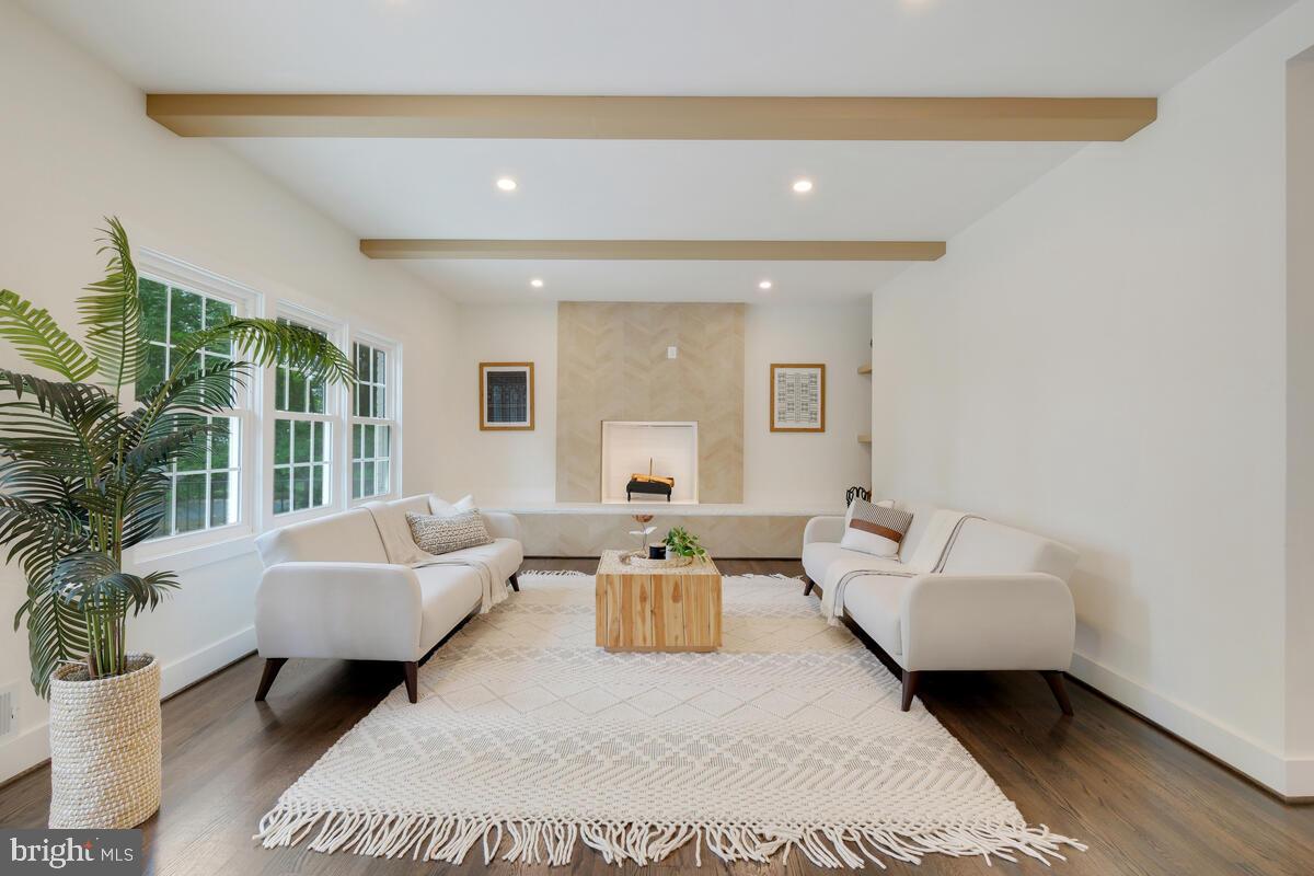 POTOMAC VILLAGE - Residential