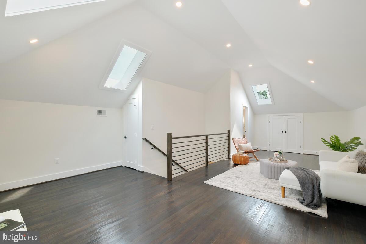 POTOMAC VILLAGE - Residential