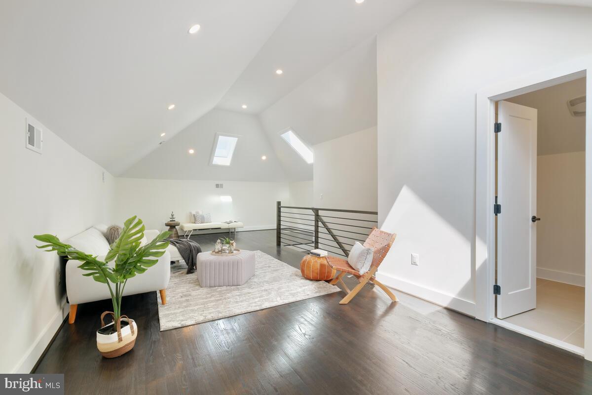 POTOMAC VILLAGE - Residential