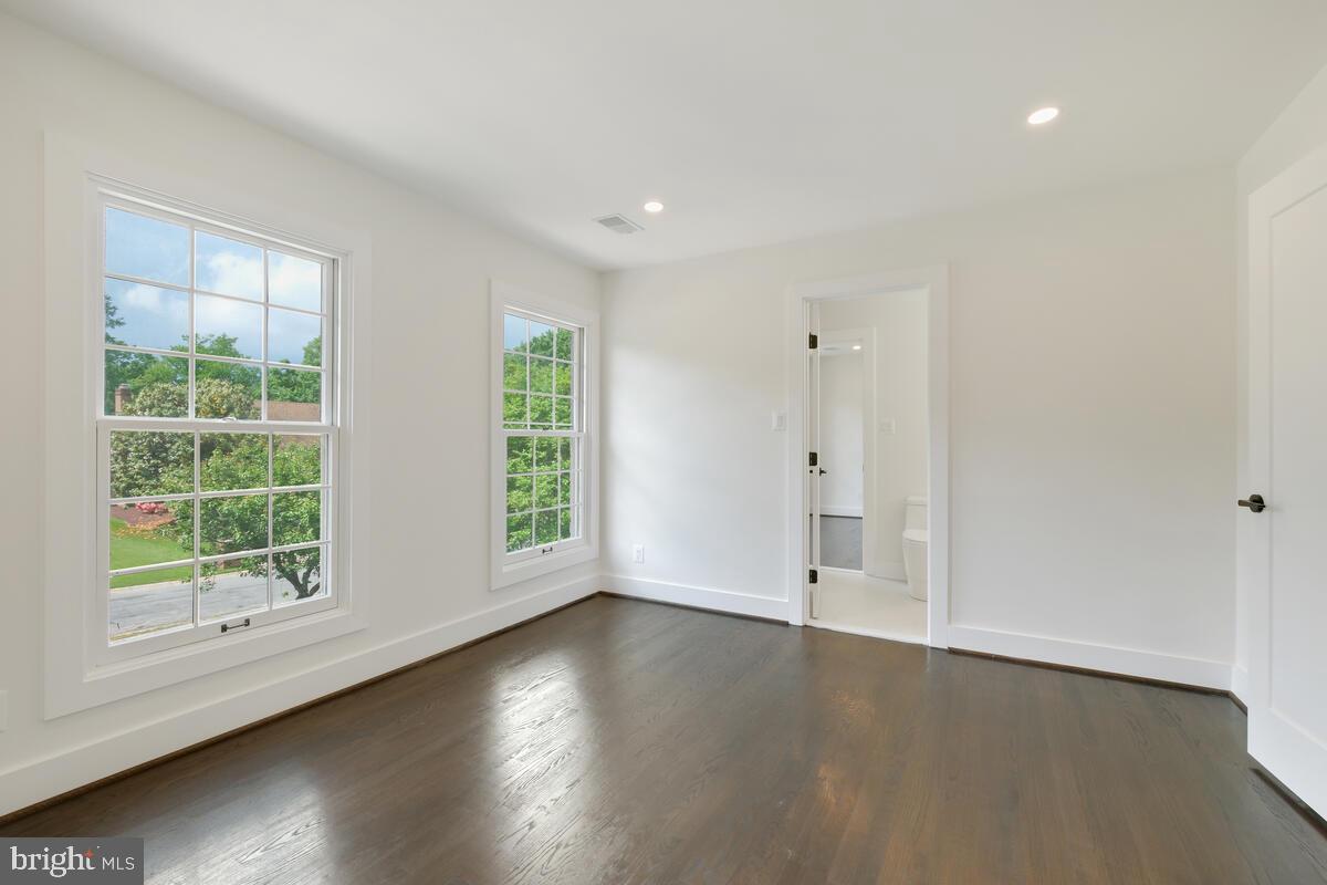 POTOMAC VILLAGE - Residential