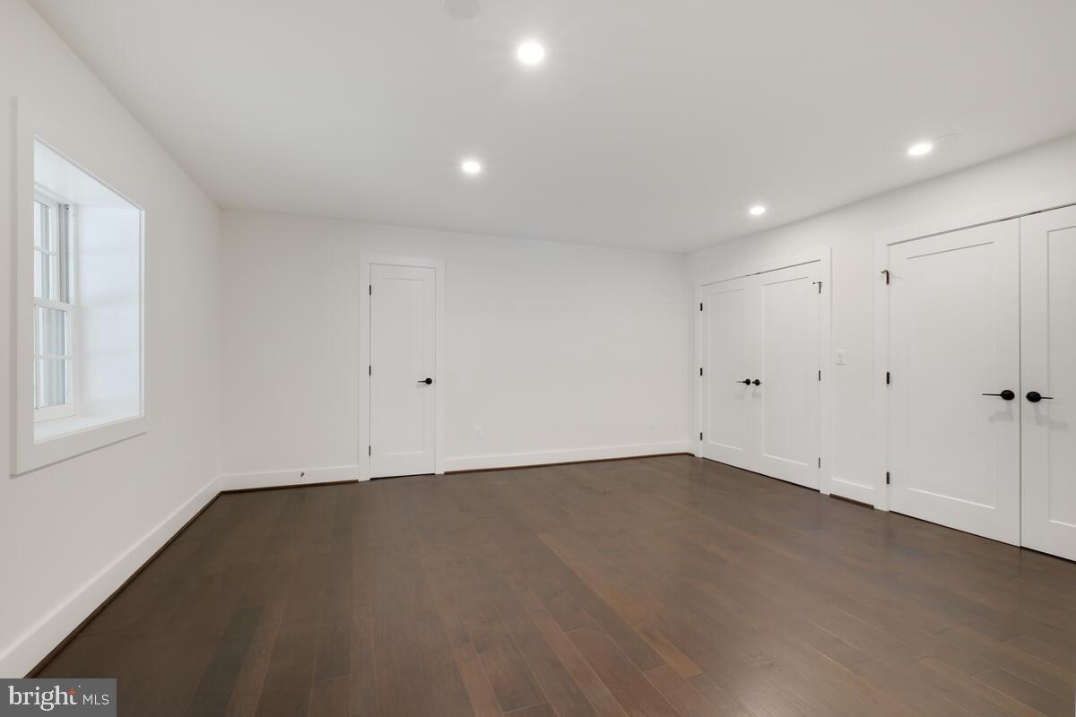 POTOMAC VILLAGE - Residential