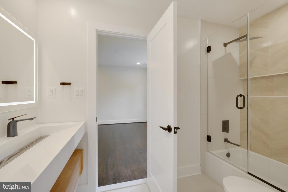 POTOMAC VILLAGE - Residential