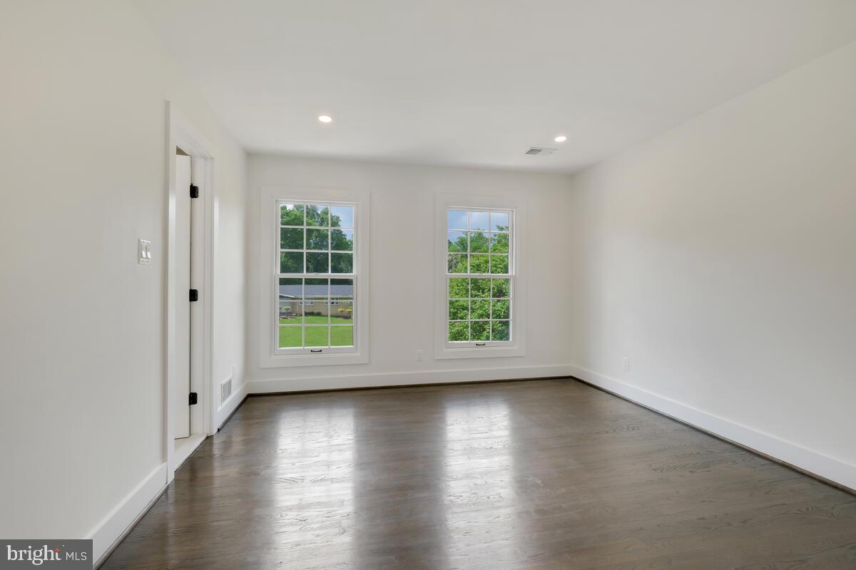 POTOMAC VILLAGE - Residential