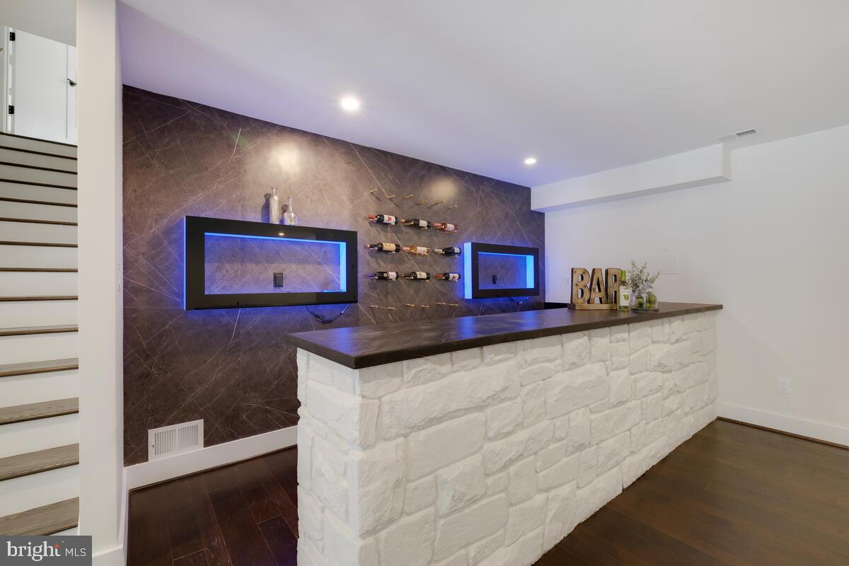 POTOMAC VILLAGE - Residential