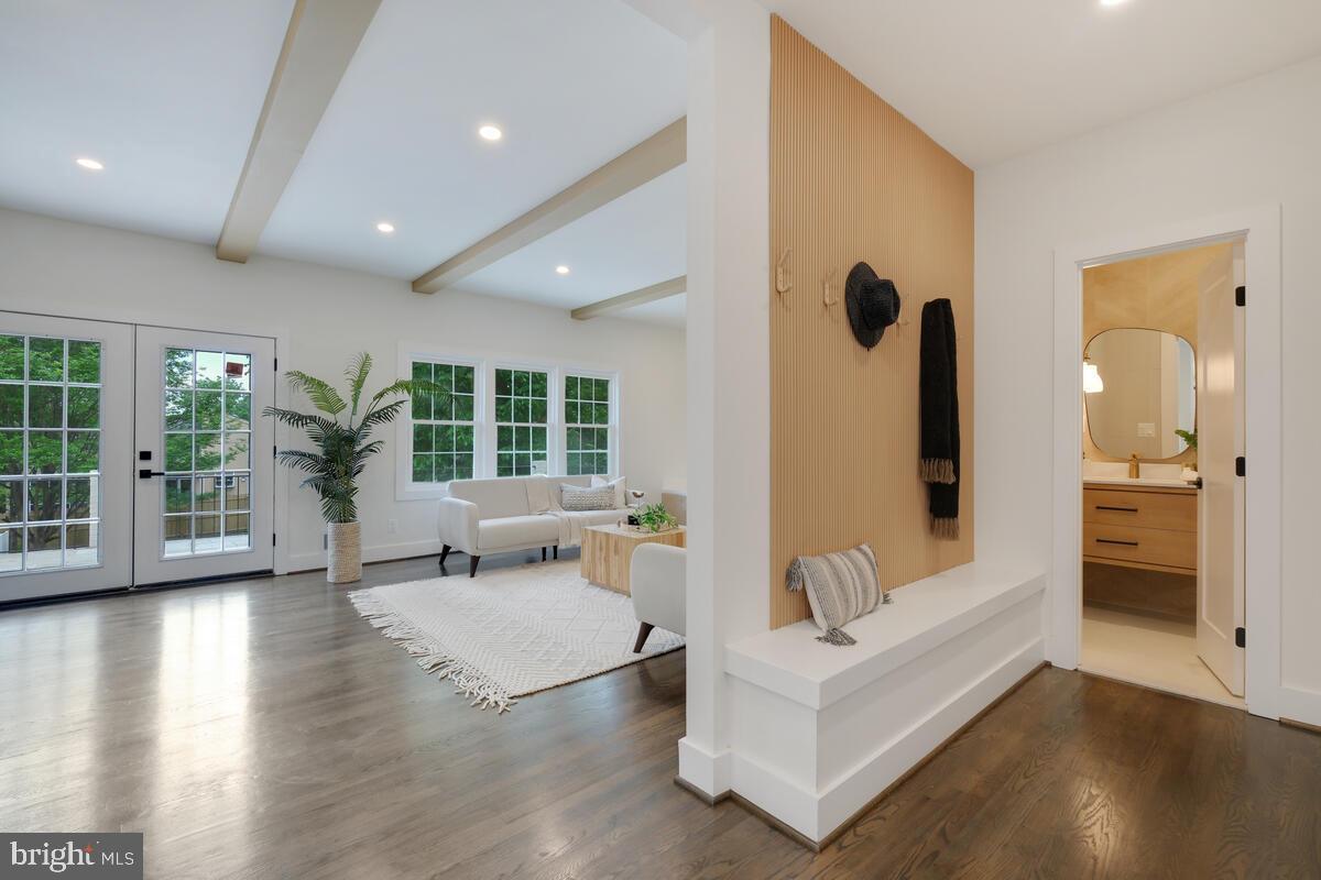 POTOMAC VILLAGE - Residential