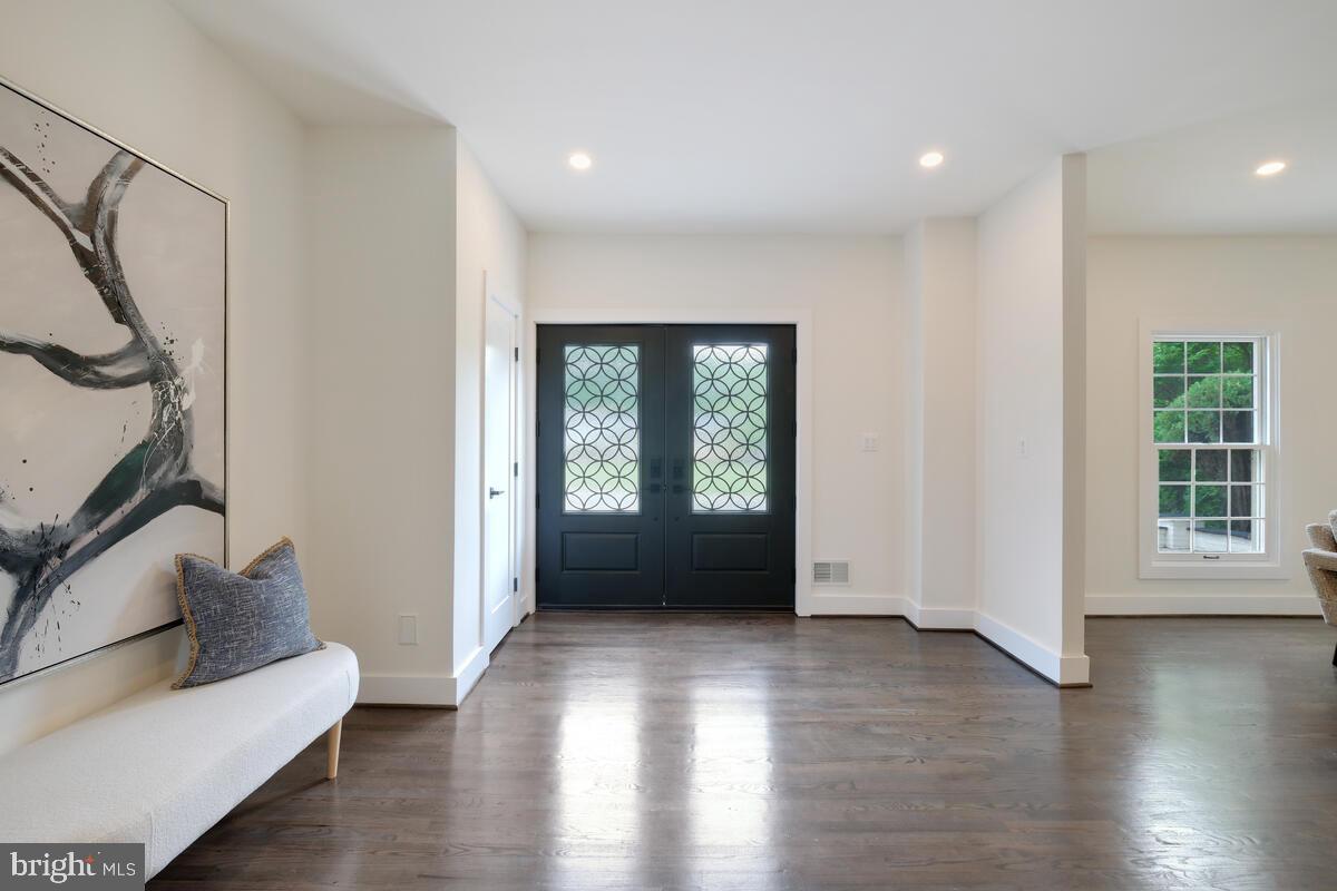 POTOMAC VILLAGE - Residential