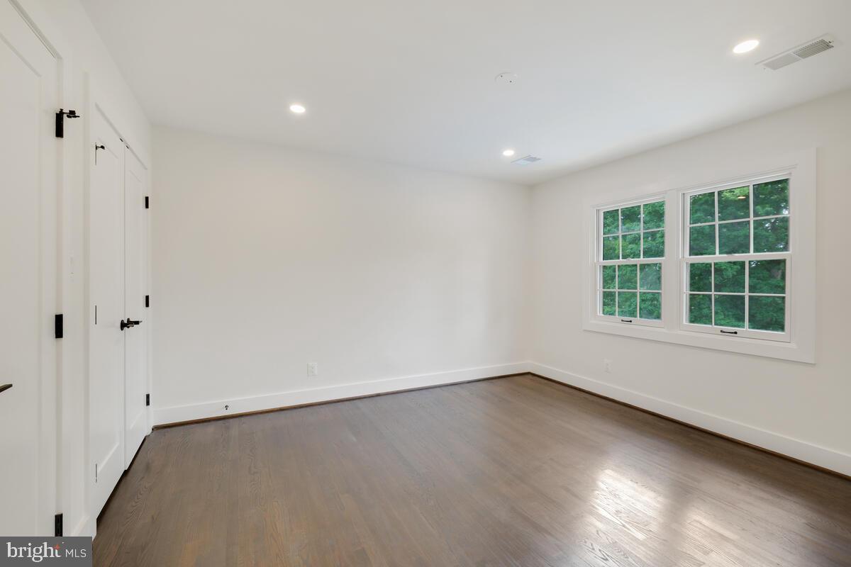 POTOMAC VILLAGE - Residential