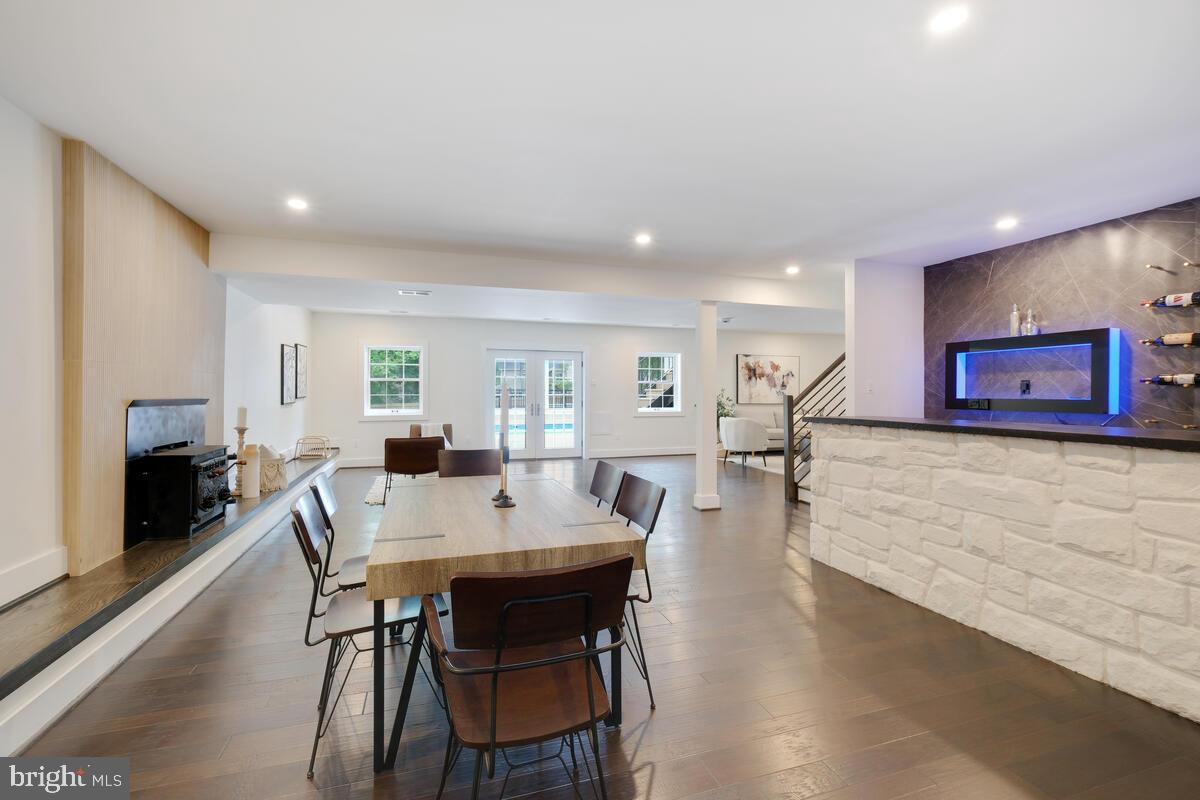 POTOMAC VILLAGE - Residential