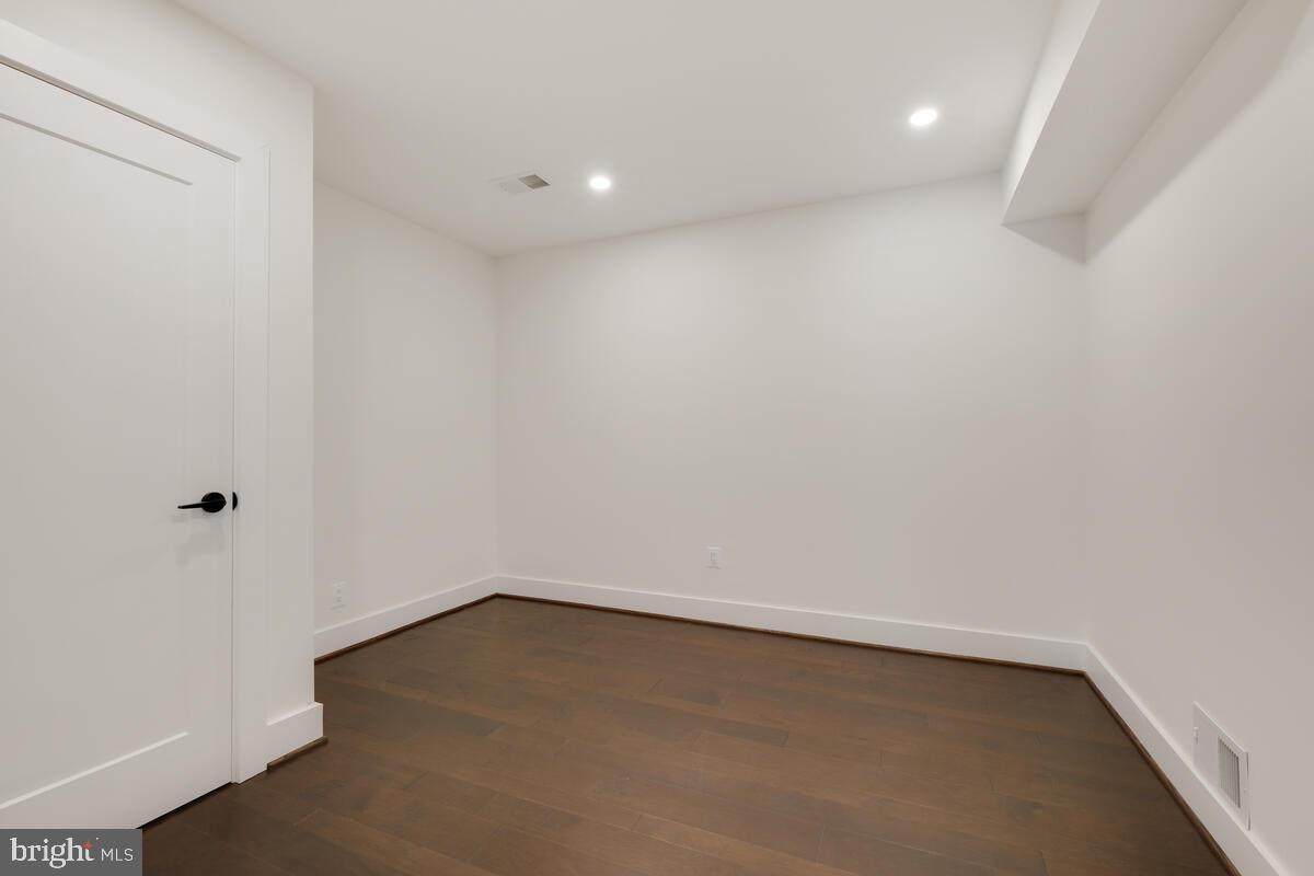 POTOMAC VILLAGE - Residential