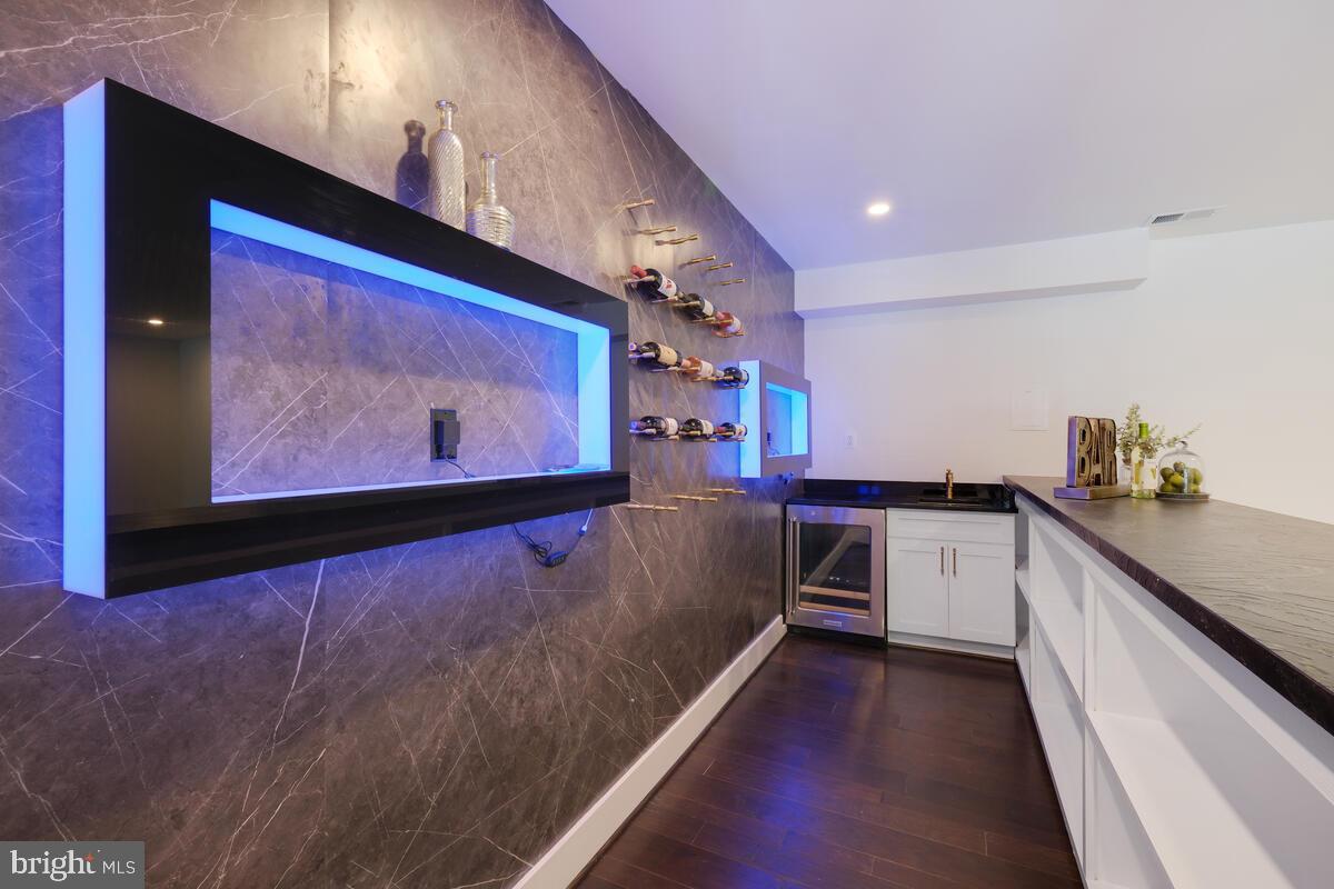 POTOMAC VILLAGE - Residential