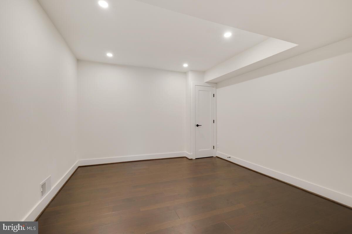 POTOMAC VILLAGE - Residential