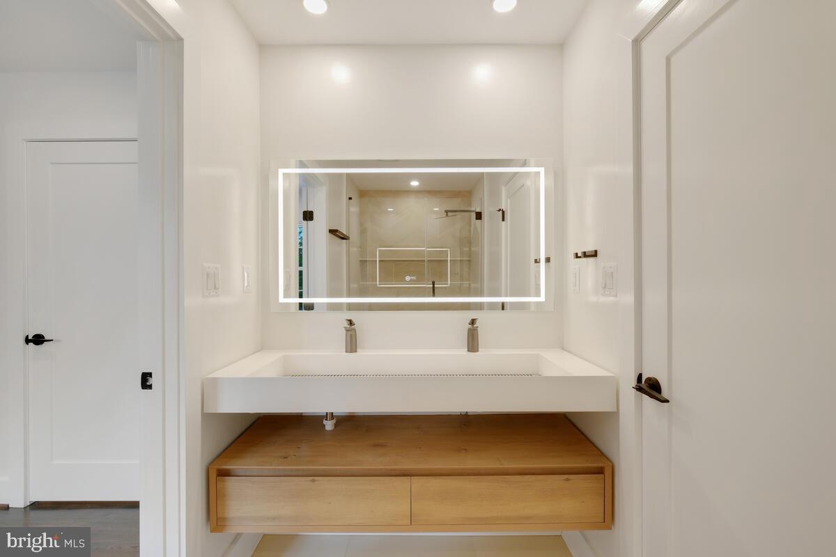 POTOMAC VILLAGE - Residential