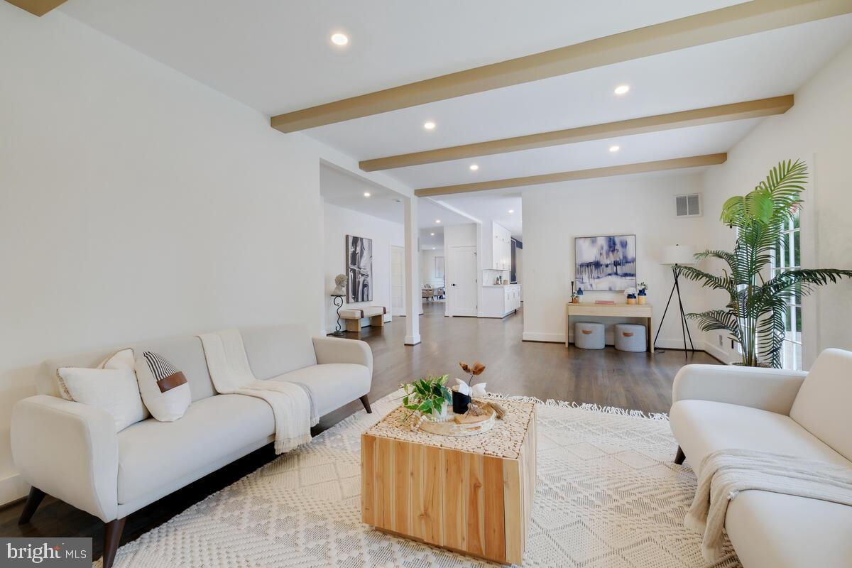 POTOMAC VILLAGE - Residential