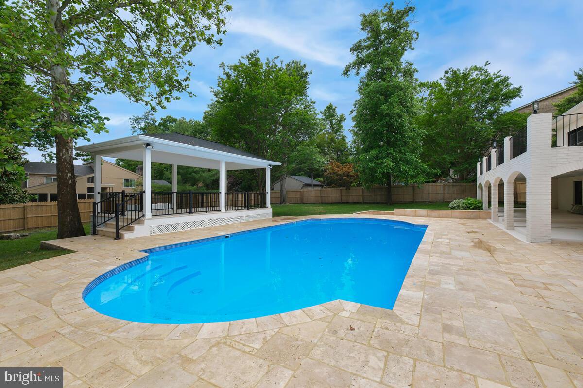 POTOMAC VILLAGE - Residential