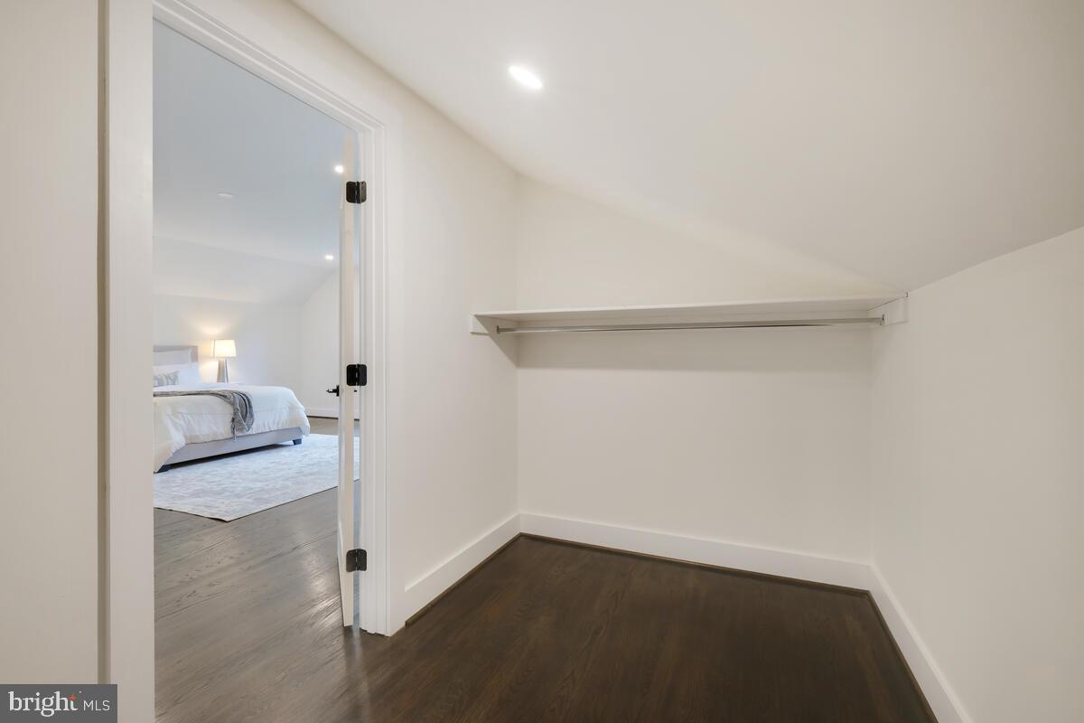 POTOMAC VILLAGE - Residential