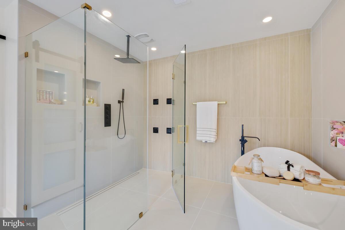 POTOMAC VILLAGE - Residential