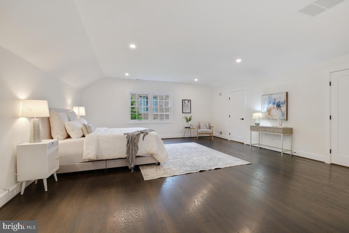 POTOMAC VILLAGE - Residential