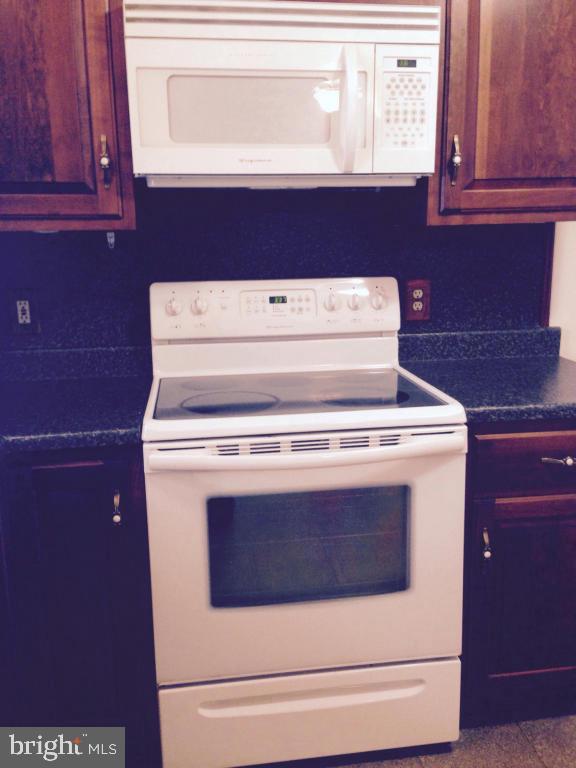 COUNTRY MEADOWS - Residential