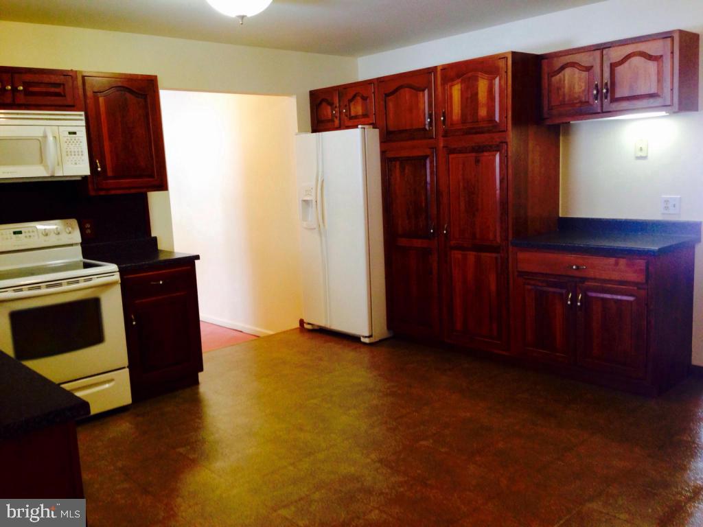 COUNTRY MEADOWS - Residential