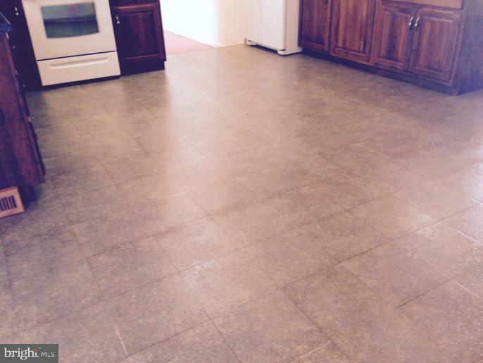 COUNTRY MEADOWS - Residential