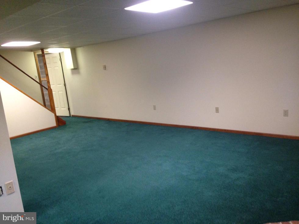 COUNTRY MEADOWS - Residential