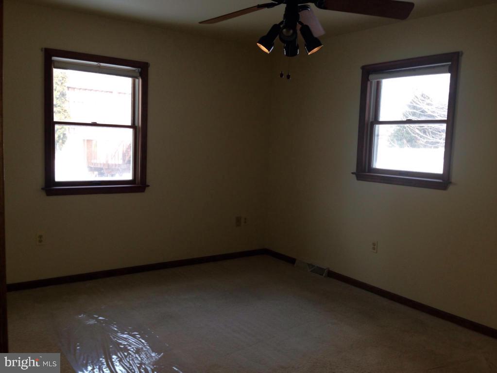 COUNTRY MEADOWS - Residential