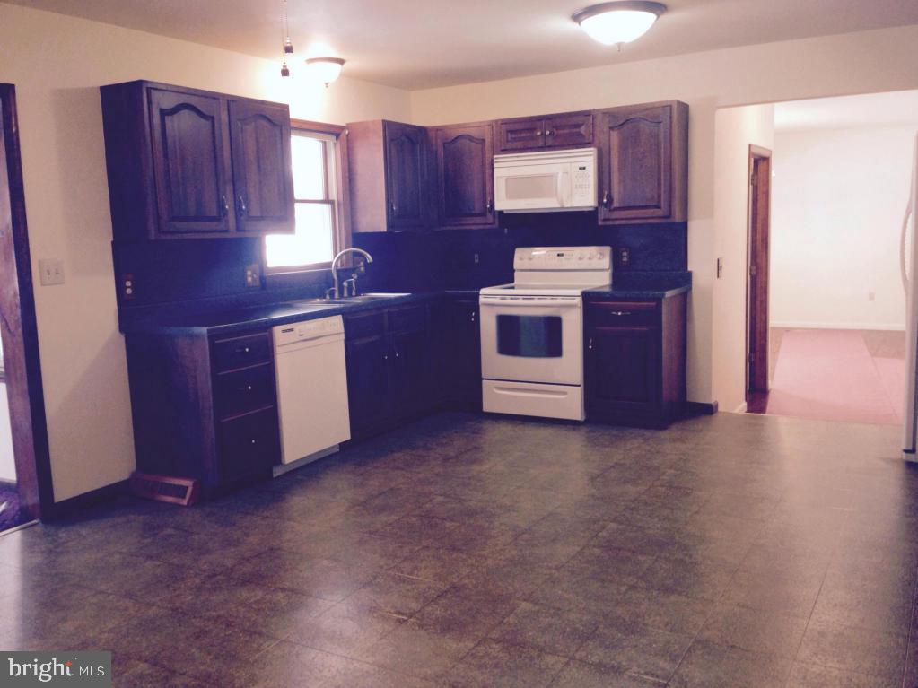 COUNTRY MEADOWS - Residential