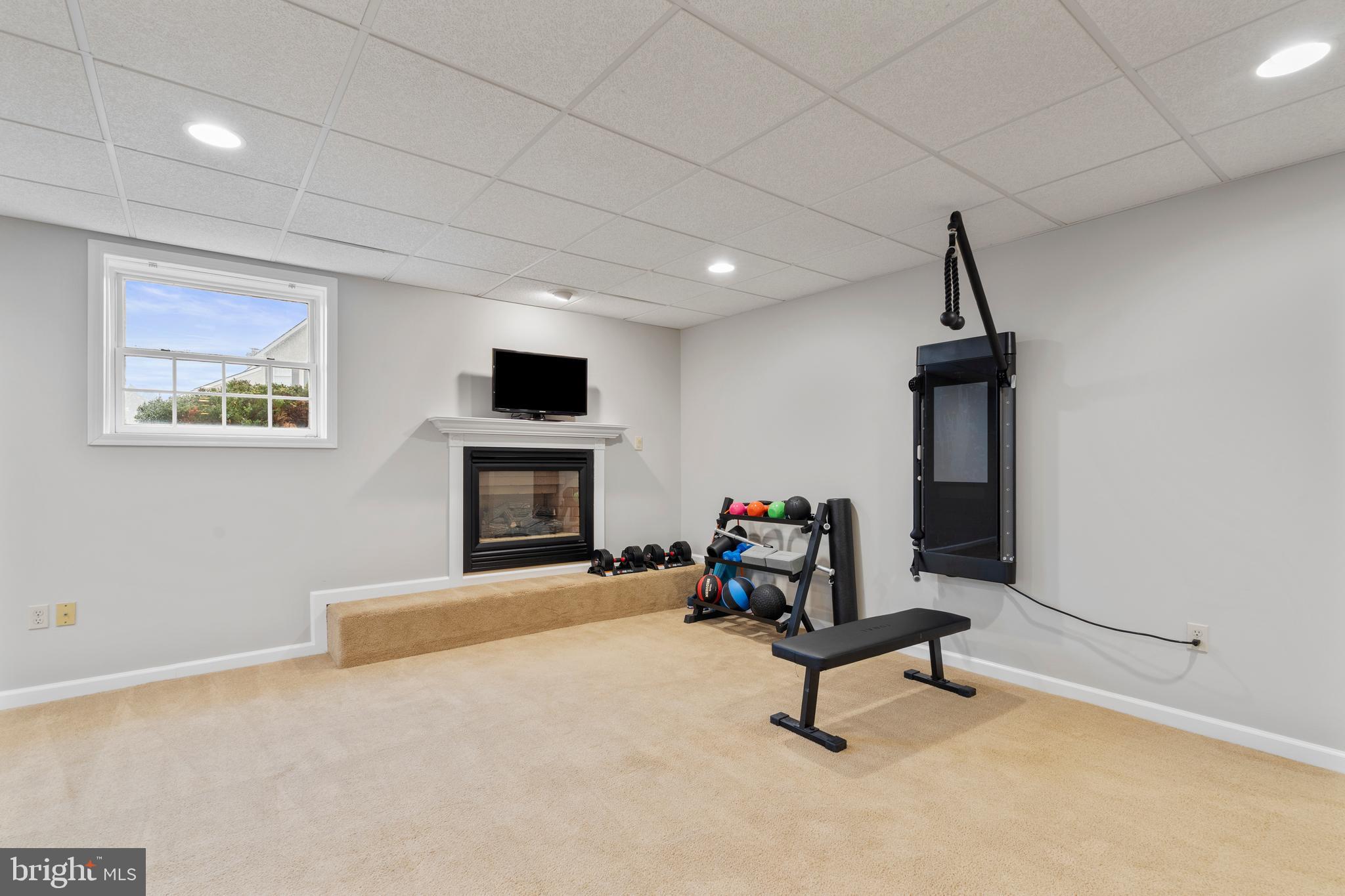 HILLCREST MDWS - Residential