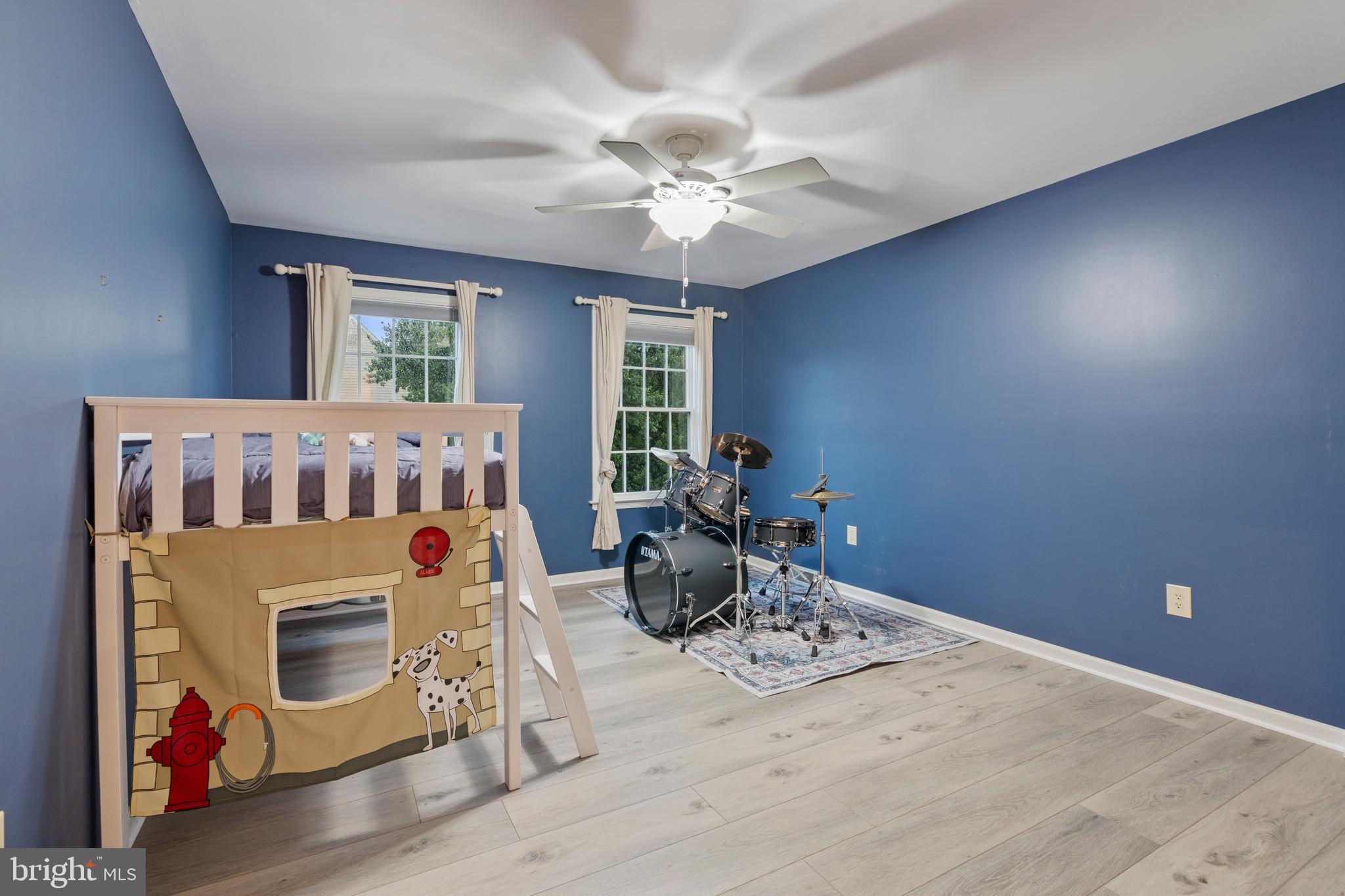 HILLCREST MDWS - Residential