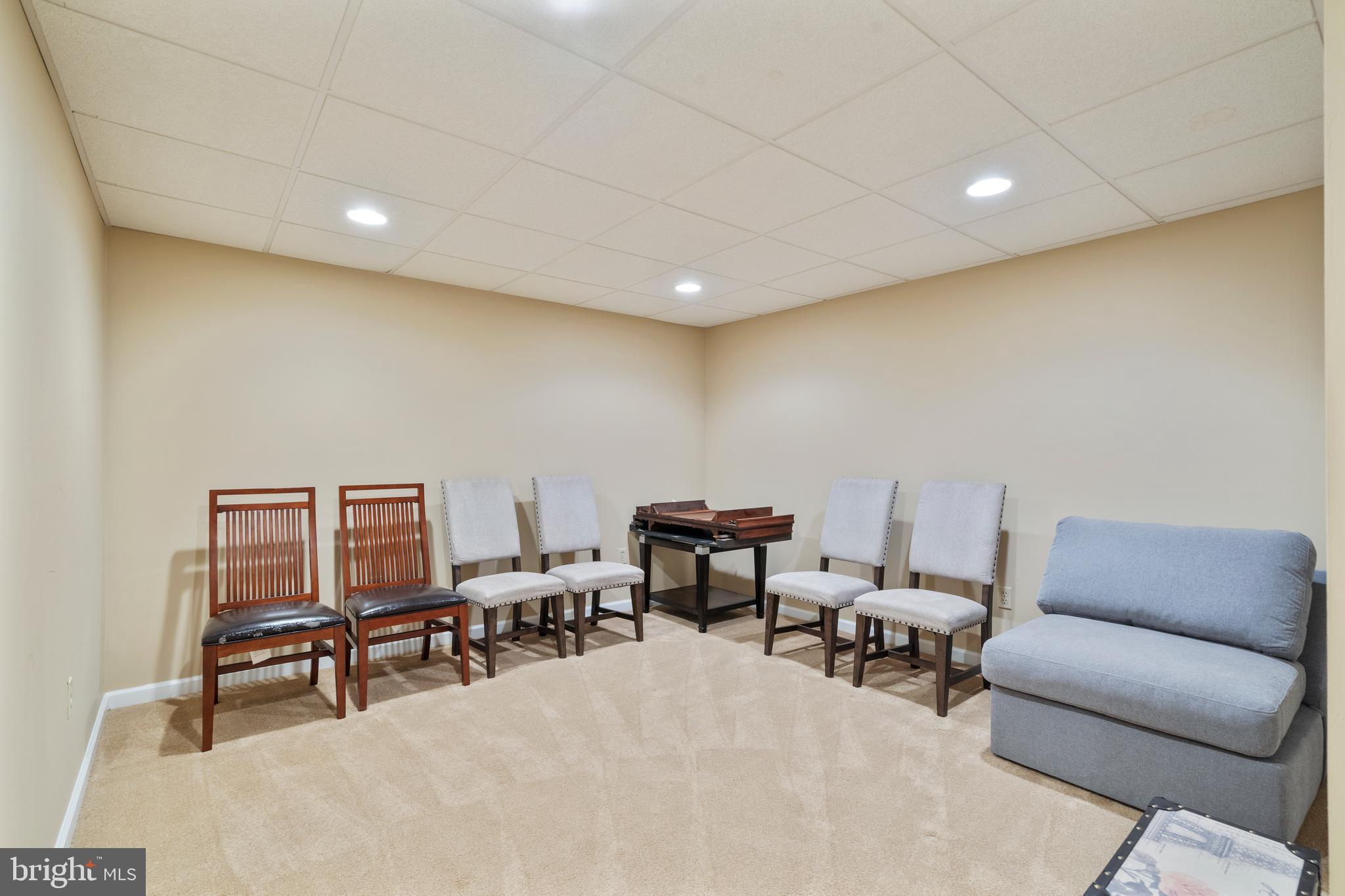 HILLCREST MDWS - Residential