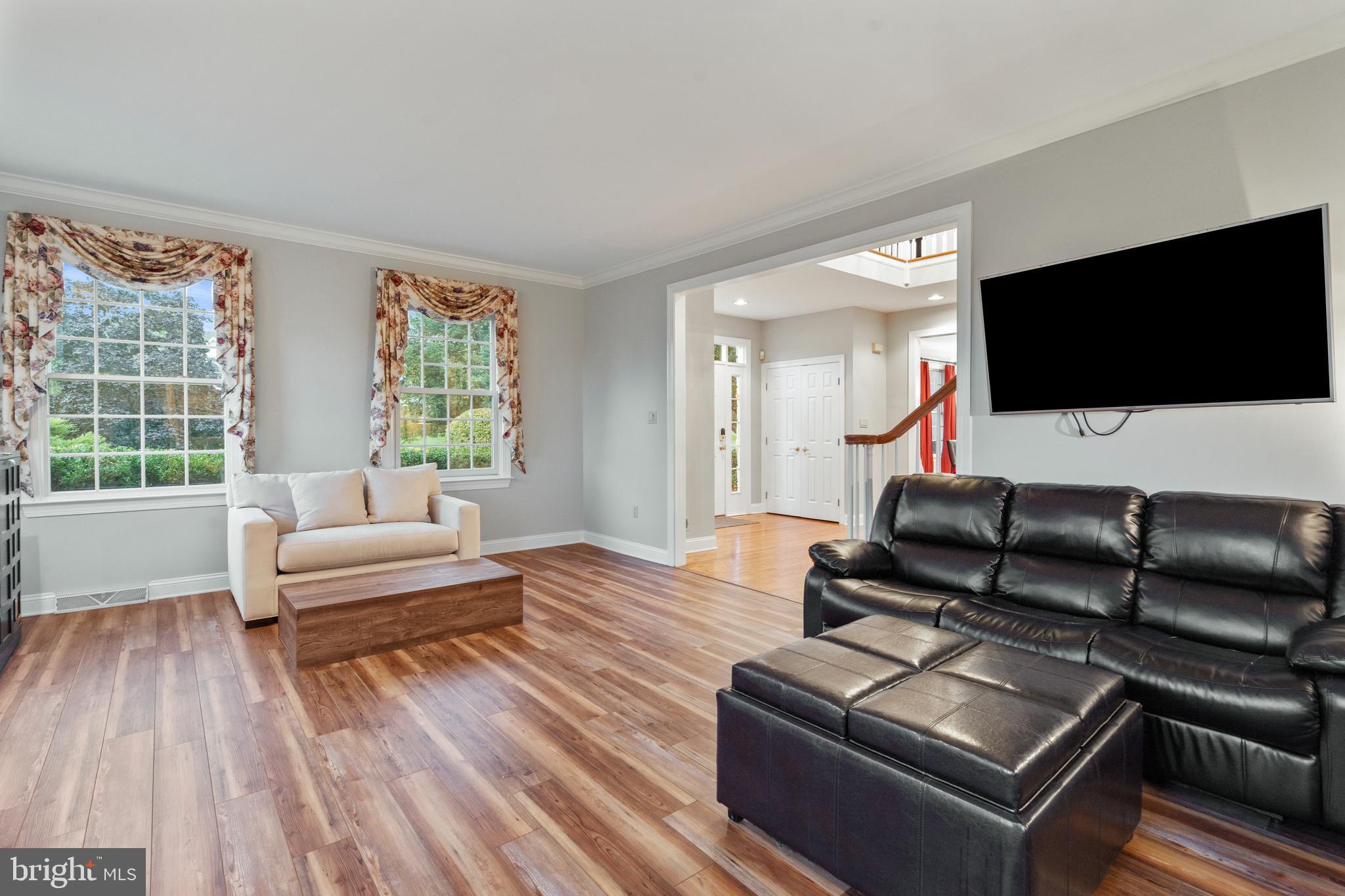 HILLCREST MDWS - Residential