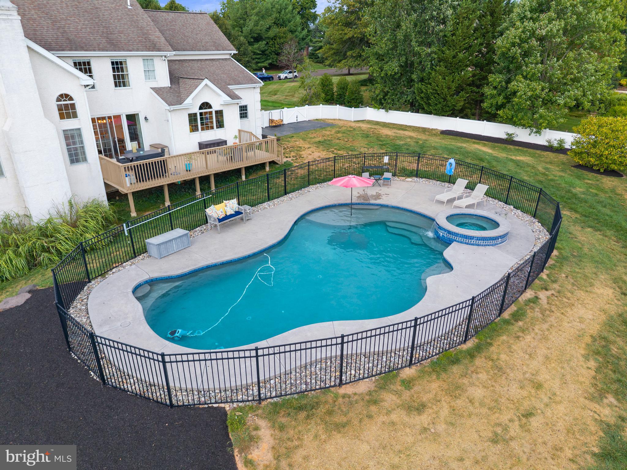 HILLCREST MDWS - Residential